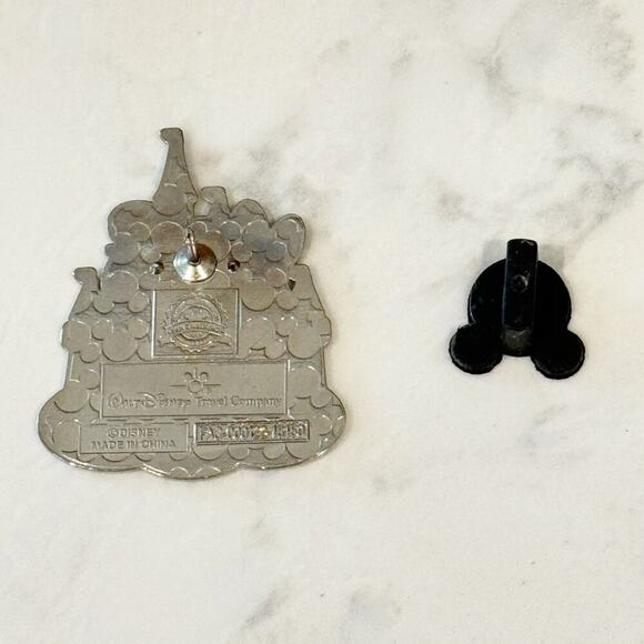 2016 Disney Pin Disneyland Mickey & Minnie Mouse with Castle resort collectable - Picture 2 of 2